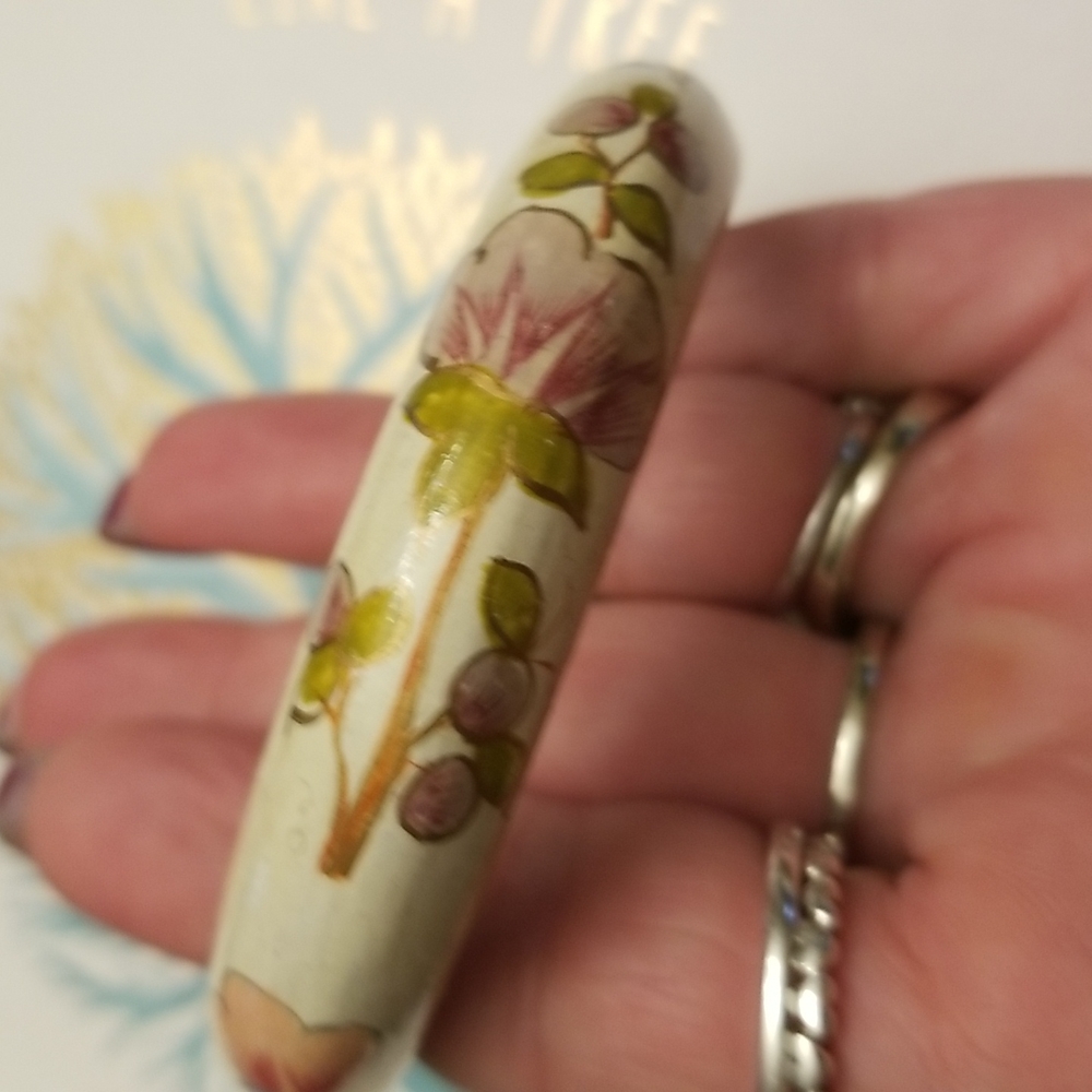 $5 ITEM. Beautiful vintage wooden bracelet 💚 MUST BE BUNDLED WITH OTHER ITEMS - Picture 4 of 8